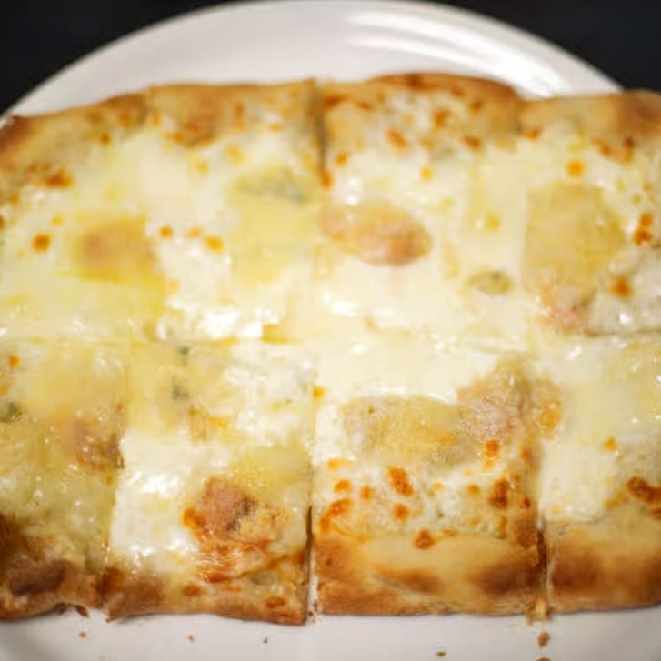 Quattro Formaggi Pizza.